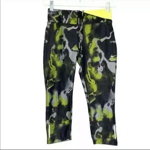 NIKE Camouflage Capri Green Print Stretchy Exercise Capris Women’s Size …